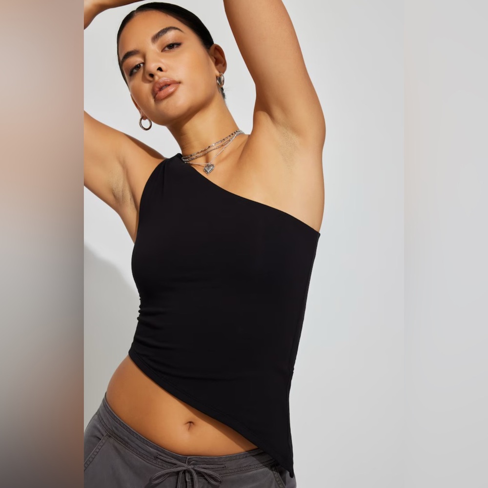 **PINK** Garage Asymmetric Off-Shoulder Tank Top